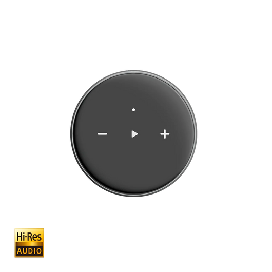 Das Bild zeigt einen WiiM Mini, ein rundes, kompaktes High-Resolution-Audio-Streaming-Gerät in einem glänzenden Schwarz mit berührungsempfindlichen Bedienelementen für Wiedergabe und Lautstärkeregelung auf der Oberseite.  Links unten ist ein Label für Hi-Res AUDIO in gelber Schrift sichtbar. Der Hintergrund ist transparent.